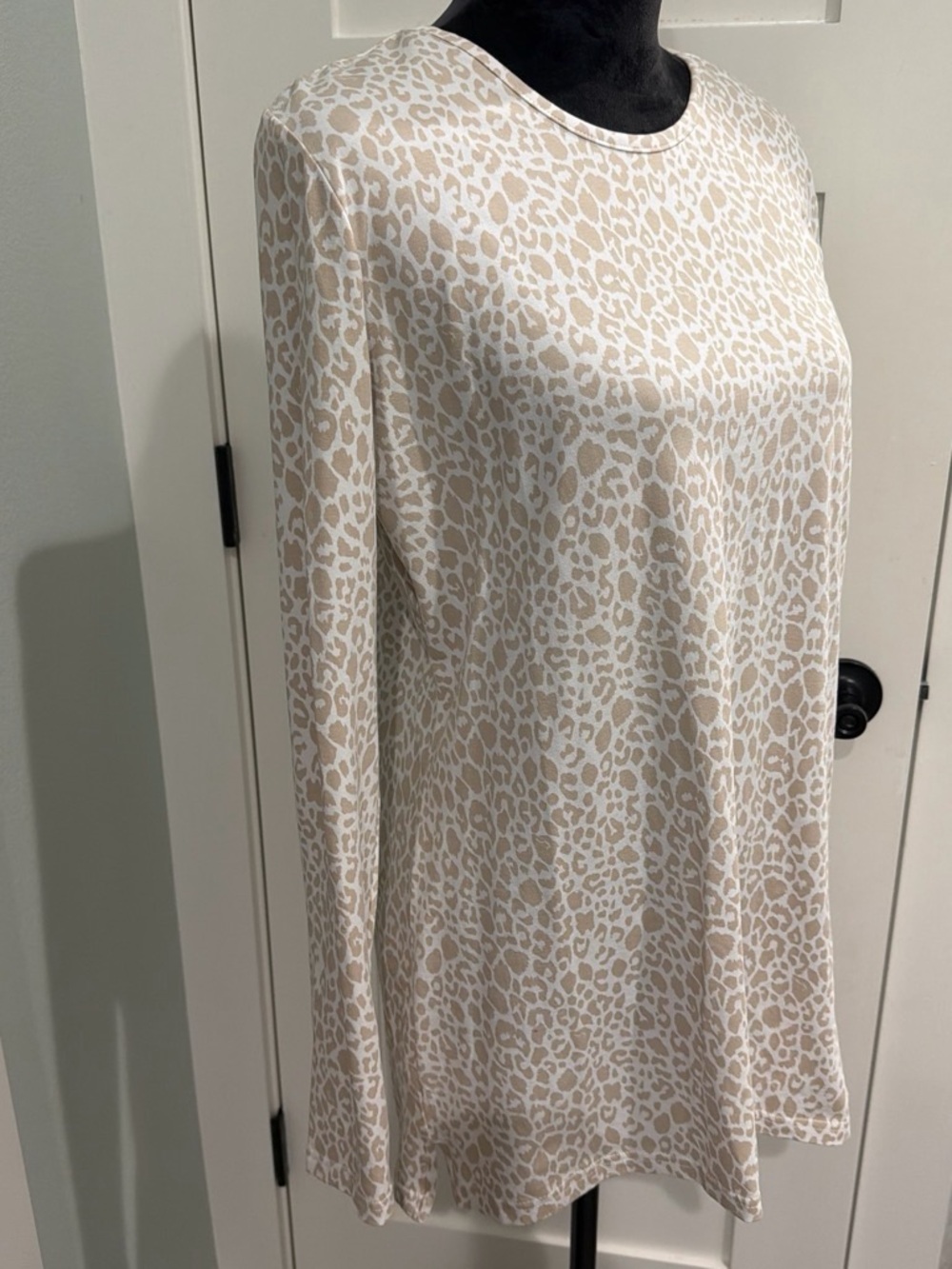 Marleylilly Long Sleeve Cream Leopard Print Top 95 cotton 5 spandex size large - Picture 2 of 4